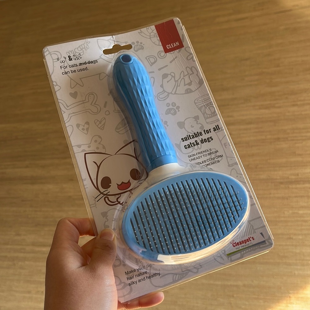 Depets self cleaning and massage brush for cats